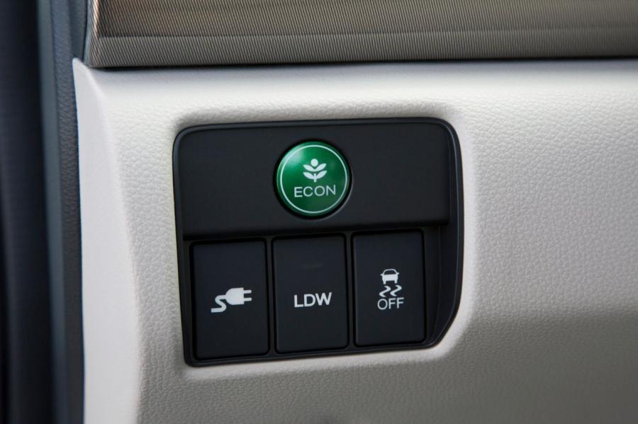  Honda Accord Plug-In Hybrid 2014 года  (фото 14 из 109)